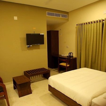 Kira Palace Residency Hotel Ernakulam Zewnętrze zdjęcie