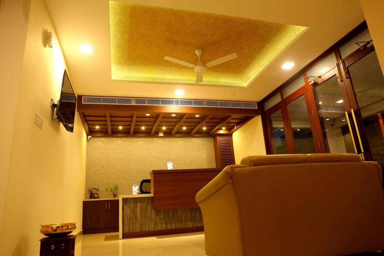 Kira Palace Residency Hotel Ernakulam Zewnętrze zdjęcie