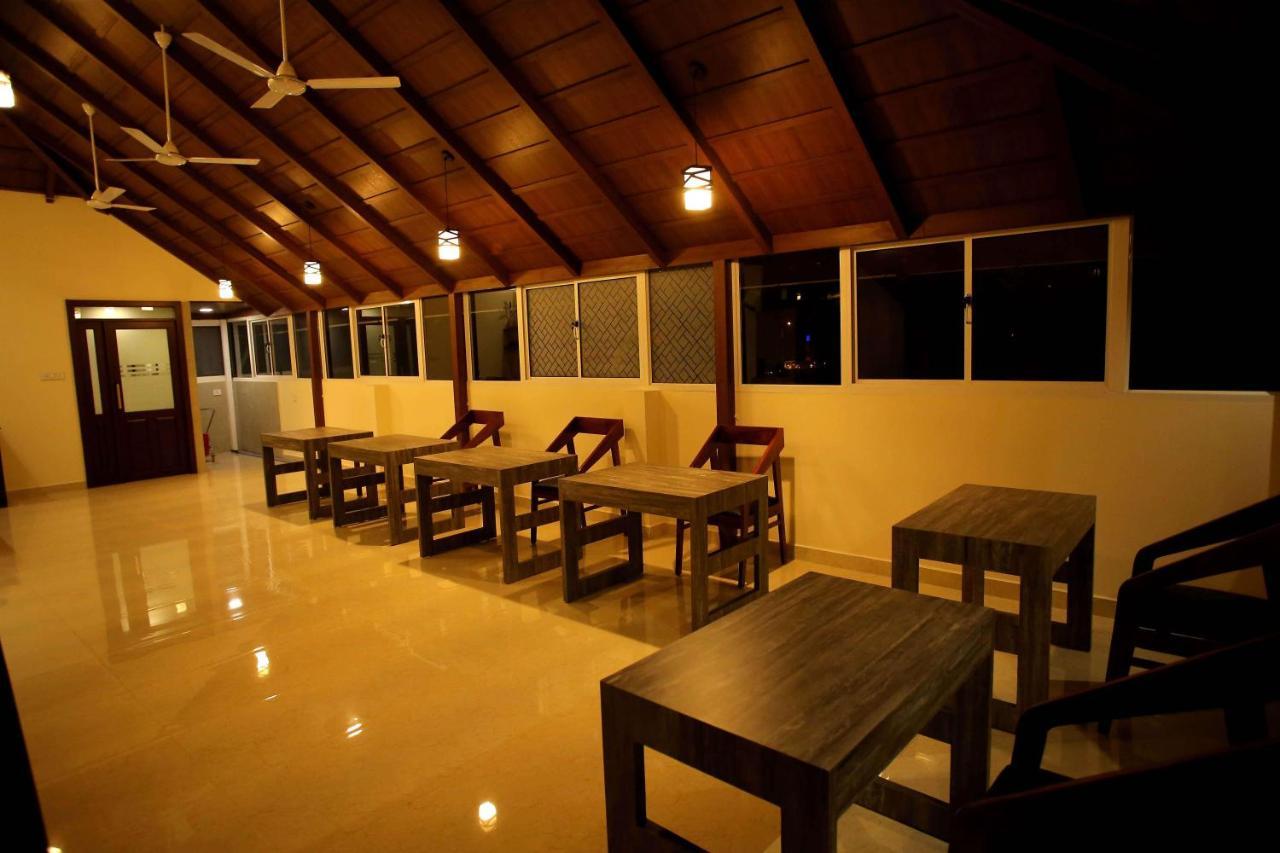 Kira Palace Residency Hotel Ernakulam Zewnętrze zdjęcie