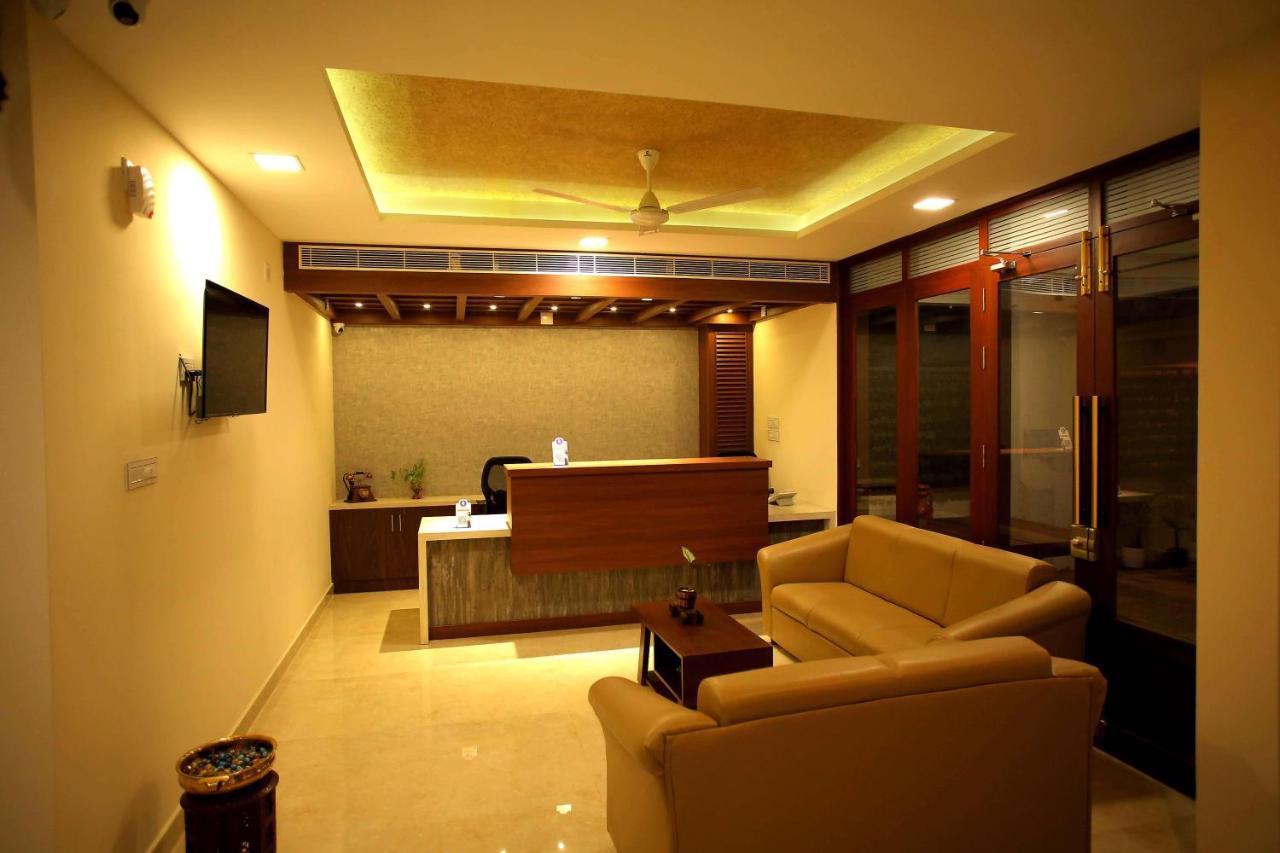 Kira Palace Residency Hotel Ernakulam Zewnętrze zdjęcie
