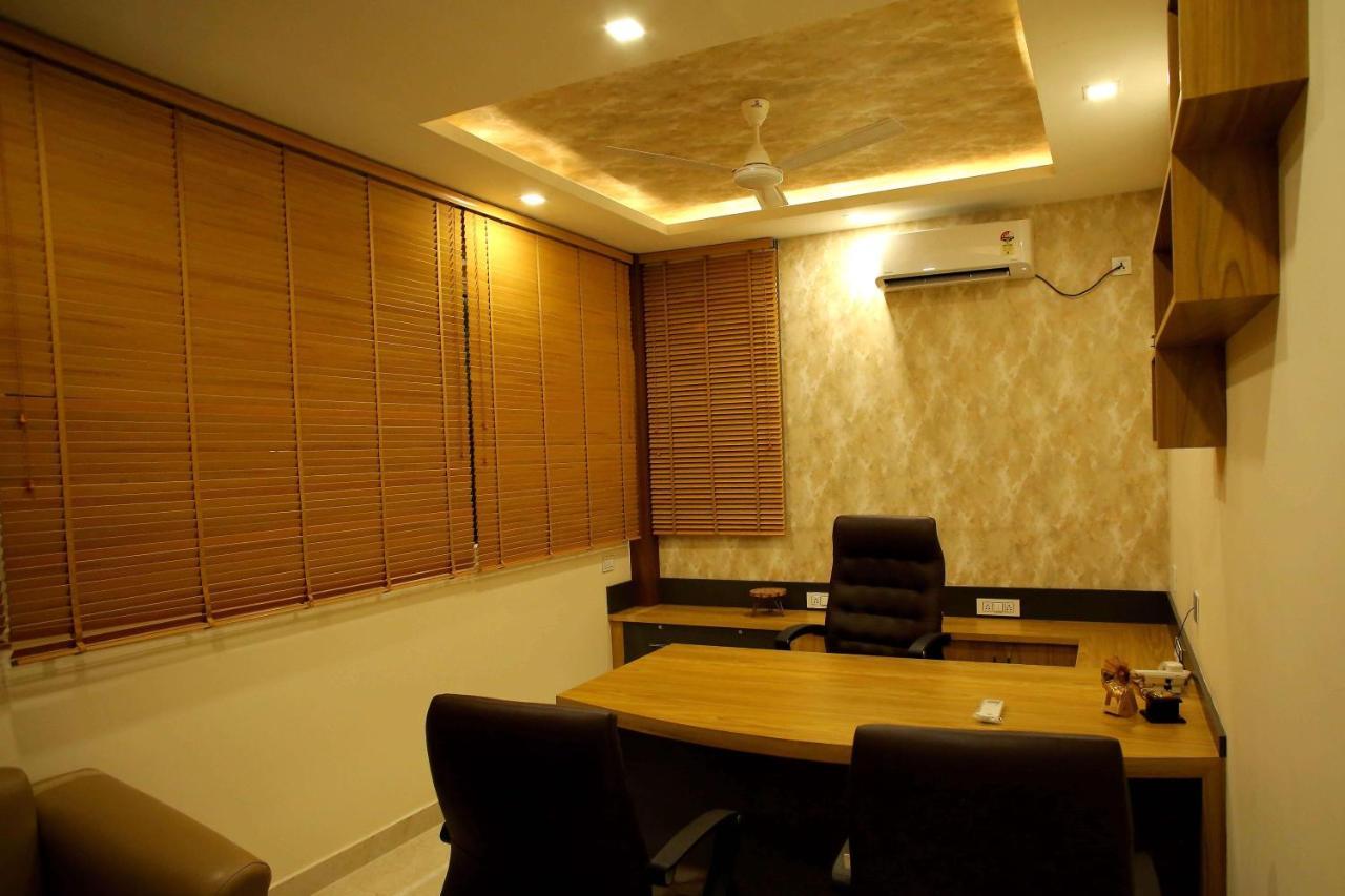 Kira Palace Residency Hotel Ernakulam Zewnętrze zdjęcie