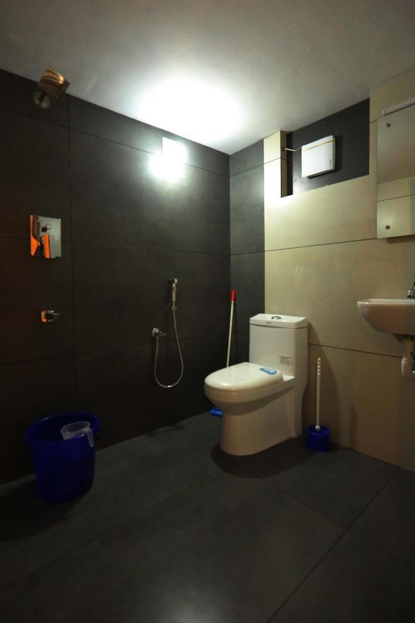 Kira Palace Residency Hotel Ernakulam Zewnętrze zdjęcie