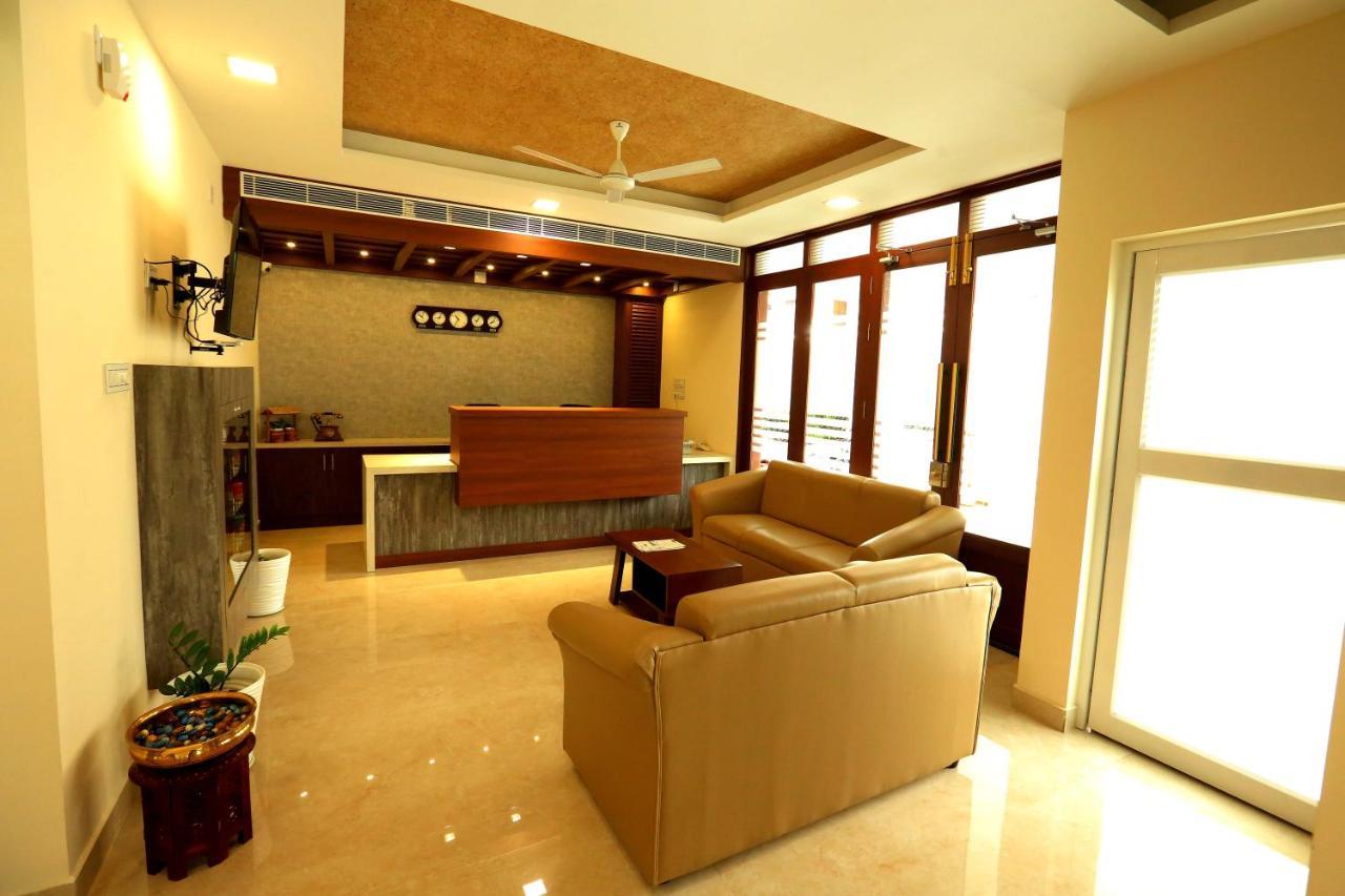 Kira Palace Residency Hotel Ernakulam Zewnętrze zdjęcie