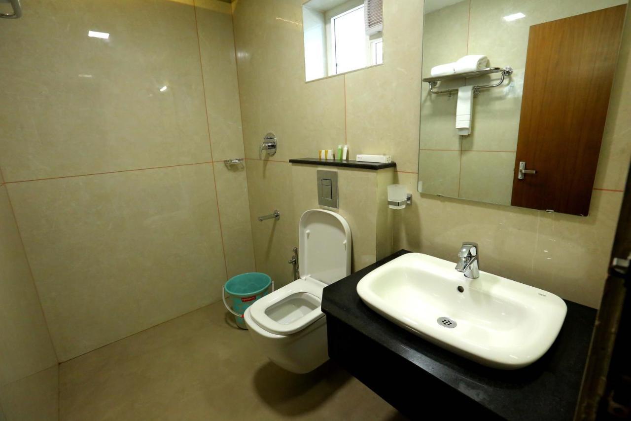 Kira Palace Residency Hotel Ernakulam Zewnętrze zdjęcie