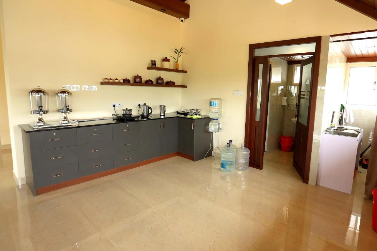 Kira Palace Residency Hotel Ernakulam Zewnętrze zdjęcie