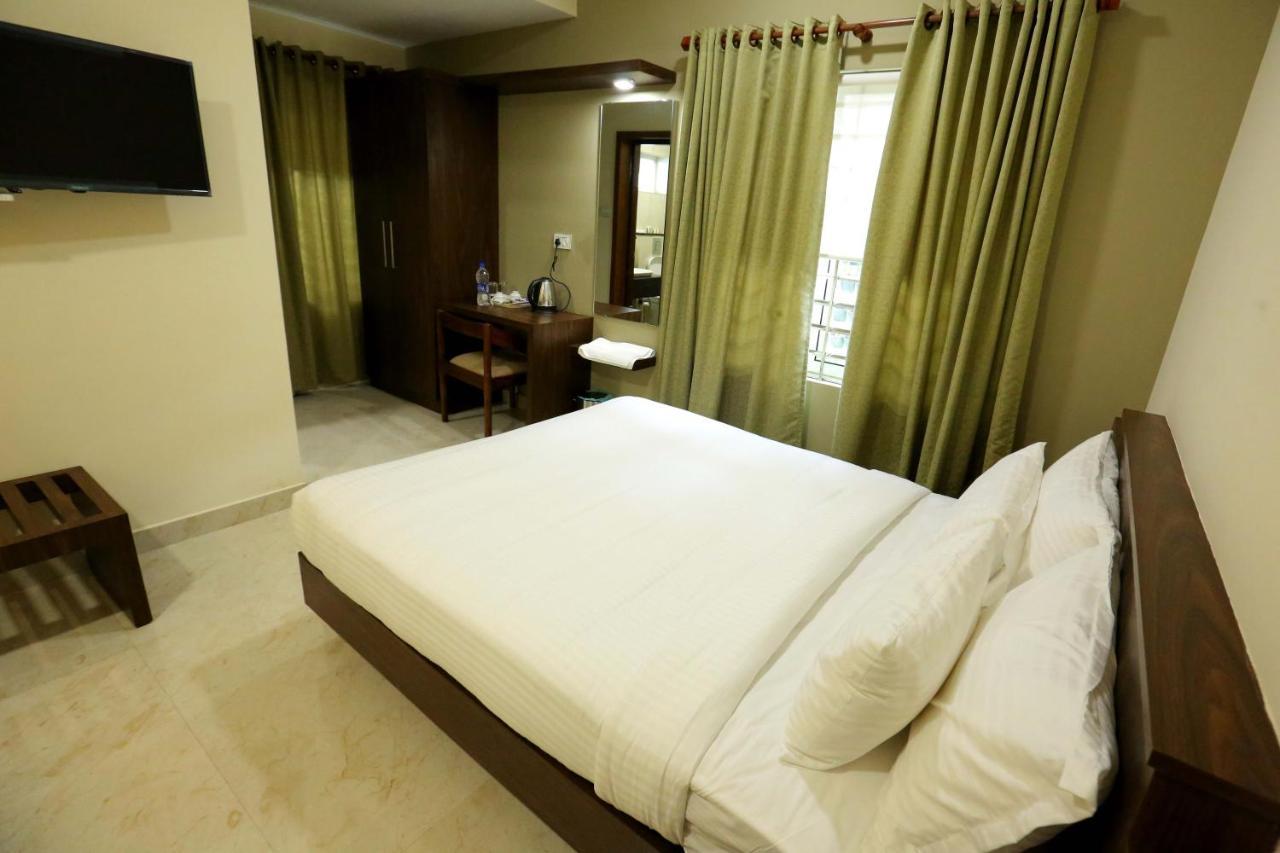 Kira Palace Residency Hotel Ernakulam Zewnętrze zdjęcie