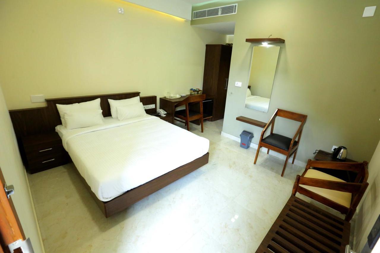 Kira Palace Residency Hotel Ernakulam Zewnętrze zdjęcie