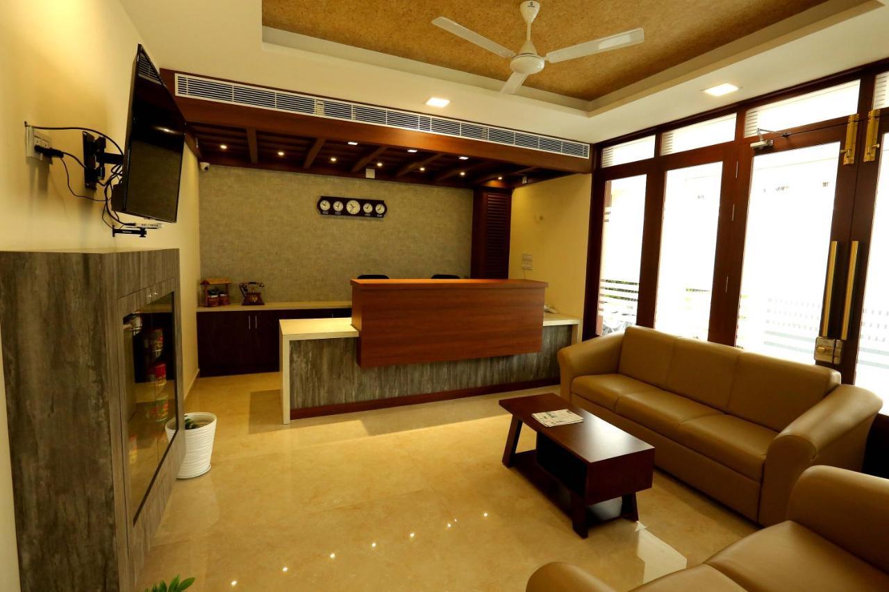 Kira Palace Residency Hotel Ernakulam Zewnętrze zdjęcie