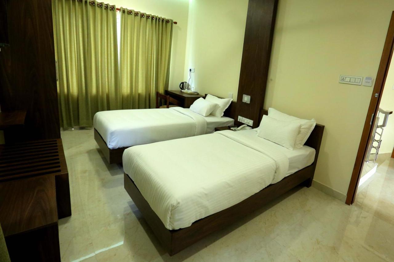 Kira Palace Residency Hotel Ernakulam Zewnętrze zdjęcie