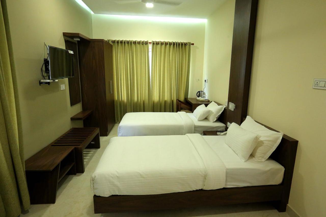Kira Palace Residency Hotel Ernakulam Zewnętrze zdjęcie