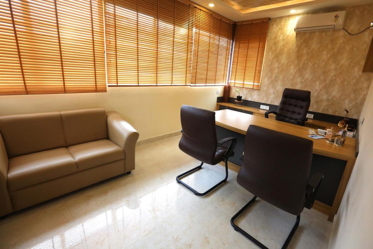 Kira Palace Residency Hotel Ernakulam Zewnętrze zdjęcie